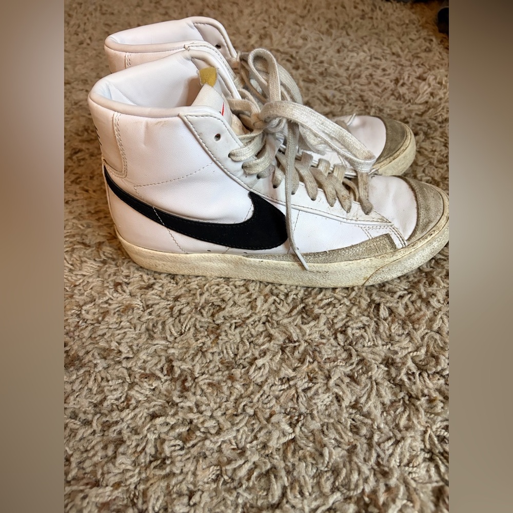 Nike Blazer Sneakers Women’s 7